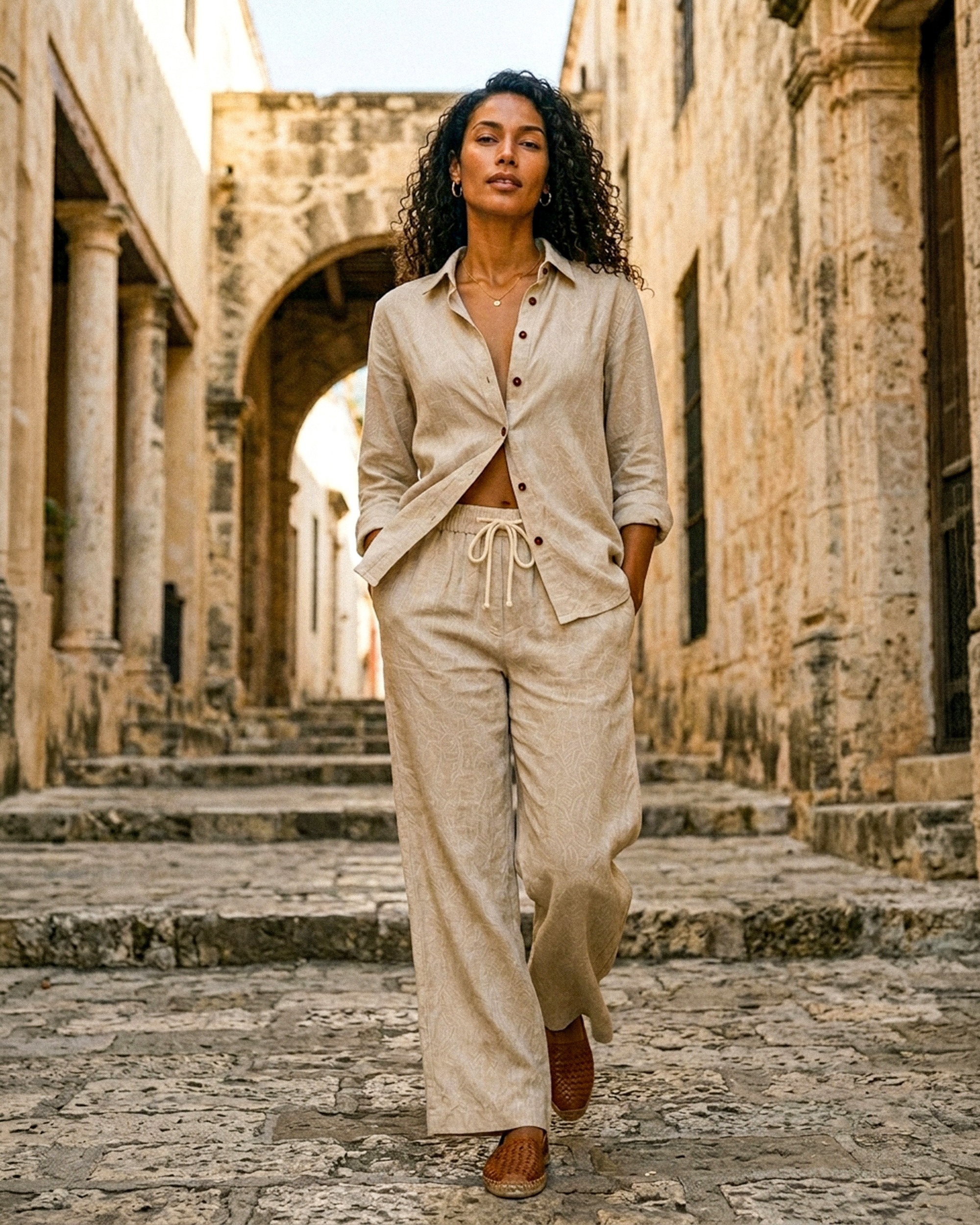 Conjunto de camisa y pantalón color natural