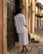 Conjunto de vestido y camisa blancos
