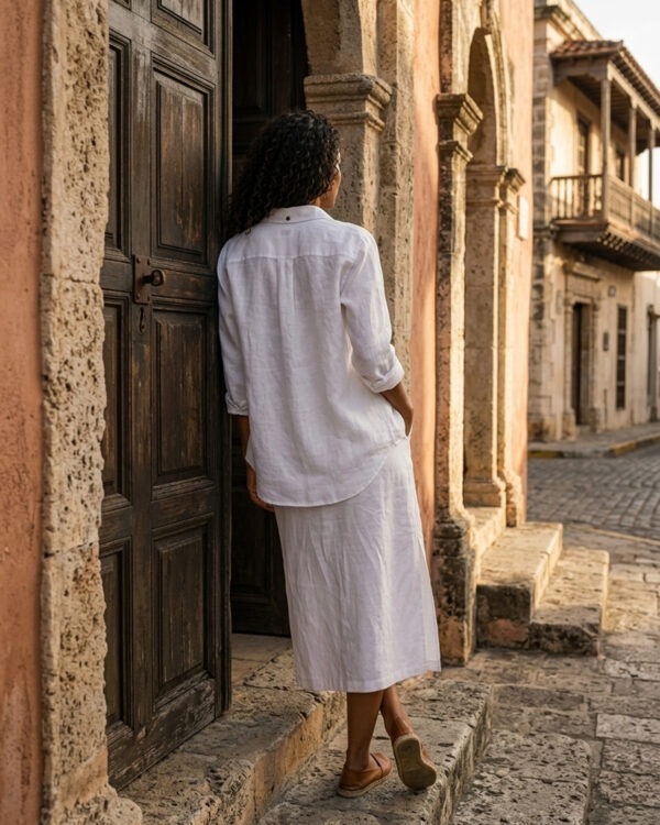 Conjunto de vestido y camisa blancos