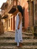 Conjunto de vestido y camisa a rayas azules