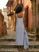 Conjunto de vestido y camisa a rayas azules